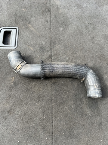 Патрубок системи охолодження 165710G010 TOYOTA