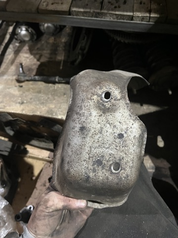 Кришка випускного колектора 16590EC01A NISSAN