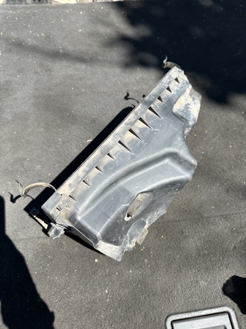 Корпус повітряного фільтра, нижня частина 177010G010 TOYOTA