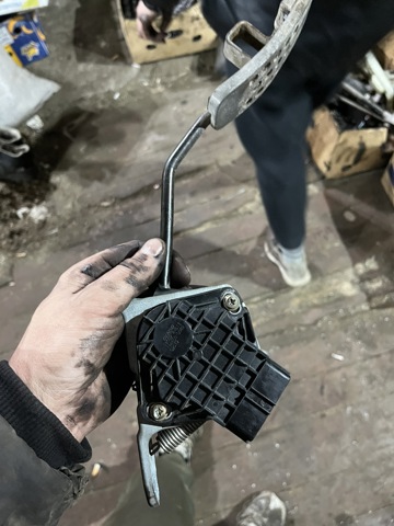 Педаль газу (акселератора) 180028H813 NISSAN
