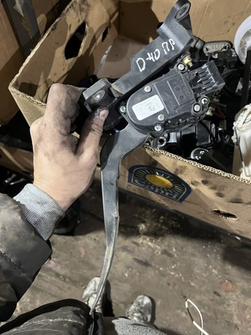 Підаль газу 18002EB400 NISSAN