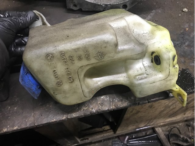 Бачок омивача скла 1J0955453 VAG