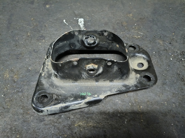 Кронштейн задньої балки 1K0505129L VAG