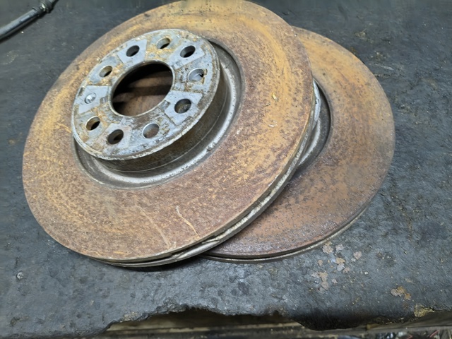 Гальмо дискове переднє 1K0615301AD VAG