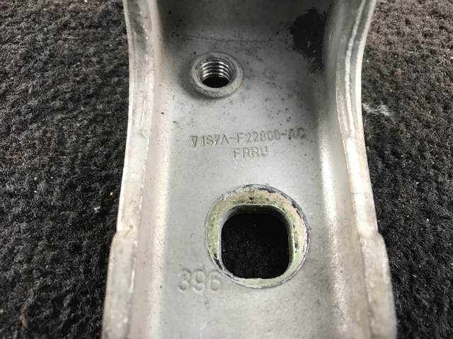 Петля передніх дверей, правою 1S7AF22800AC FORD