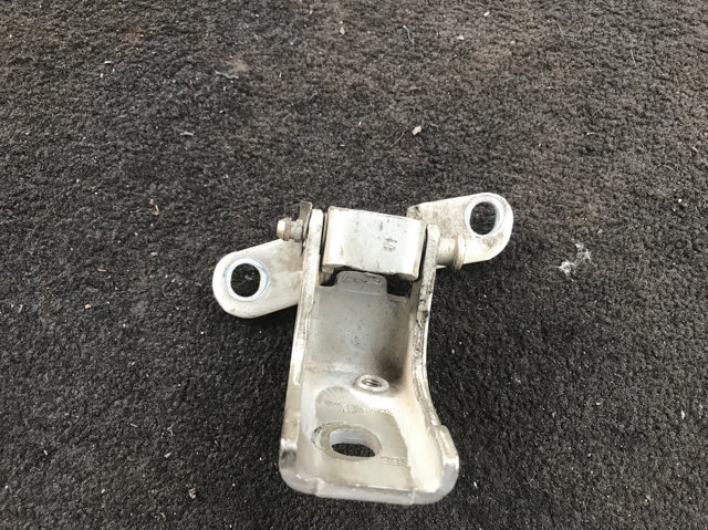 Петля водійських дверей 1S7AF22801AC FORD