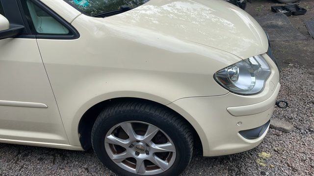 Подкрильнікі переднього крила, правий 1T0805912G VAG