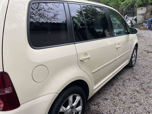 Підкрилок заднього крила, правий 1T0810972J VAG