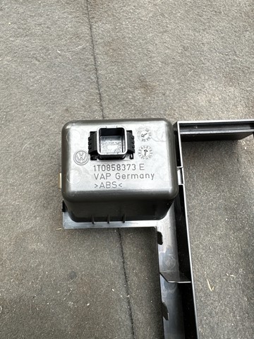 Попільничка центральної консолі 1T0858373E VAG