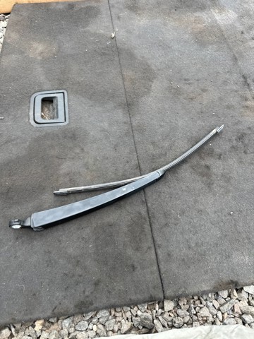 Важіль-поводок двірника заднього скла 1T0955707 VAG