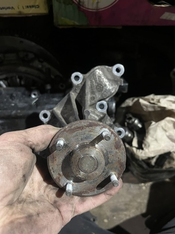 Водяний насос 21010EB300 NISSAN
