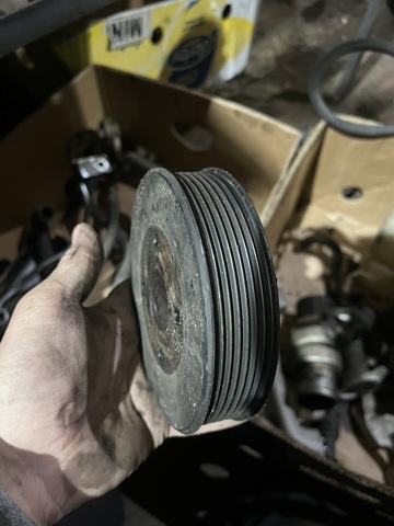 Шків водяної помпи 21051EB300 NISSAN