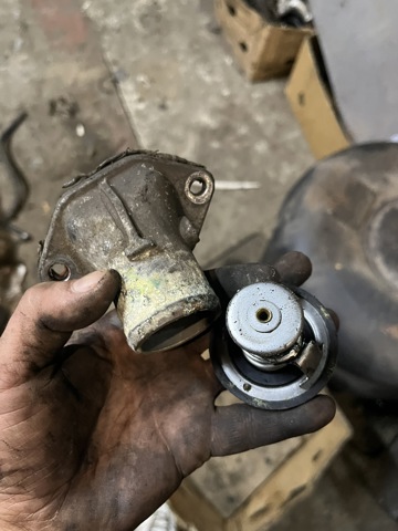 Корпус термостата в зборі 212002W202 NISSAN