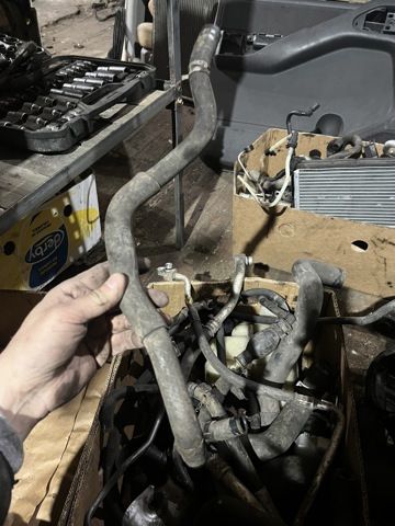 Шланг/патрубок радіатора охолодження, нижній 21503EB300 NISSAN