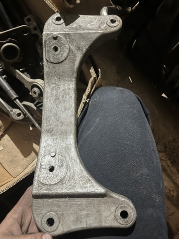 Кронштейн КПП 22311094222 BMW