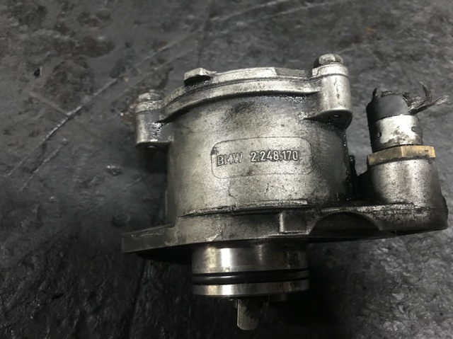 Насос вакуумний 2248170 BMW
