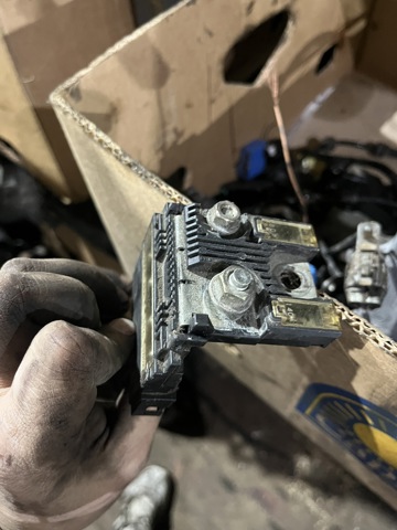 Корпус блока запобіжників 2438089914 NISSAN