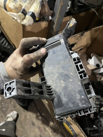 Реле запобіжників 2438351E01 NISSAN