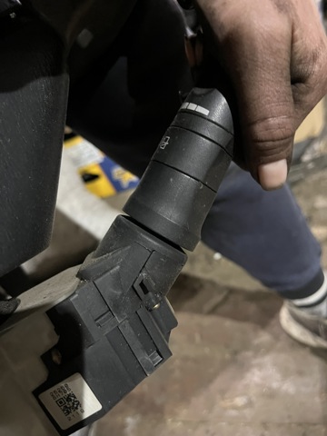 Перемикач підрульовий, правий 252608H705 NISSAN