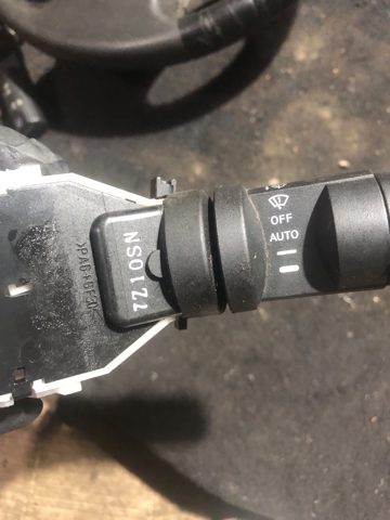 Перемикач підрульовий, правий 25260EB66A NISSAN