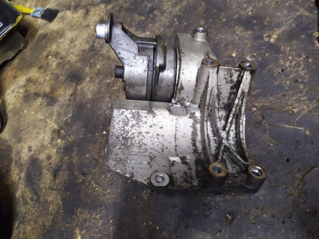 Кріплення насоса ГПК 252714A001 HYUNDAI