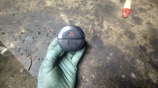 Кнопка включення аварійного сигналу 25290EQ000 NISSAN