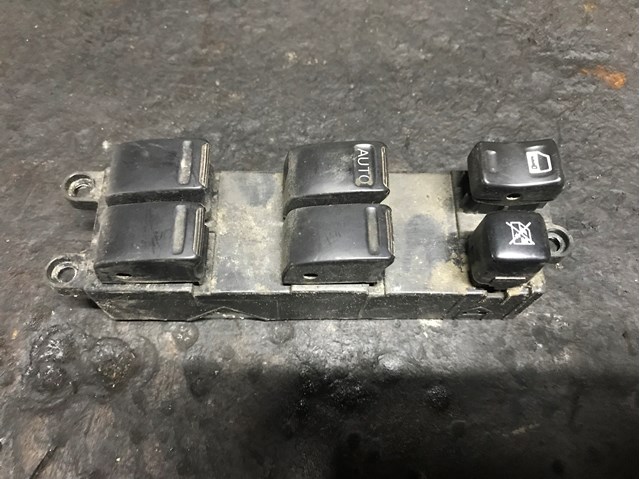Кнопковий блок керування склопідіймачами передній лівий 25401VB500 NISSAN