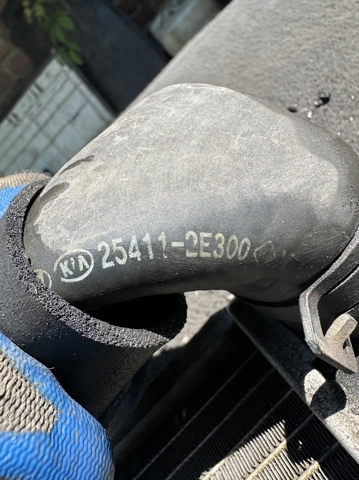 Патрубок системи охолодження 254112E300 HYUNDAI