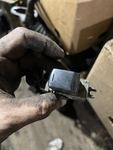 Кнопка вмикання двигуна склопідіймача задня 25411EA003 NISSAN