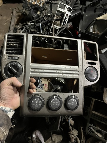 Кнопка повного приводу 255358H700 NISSAN