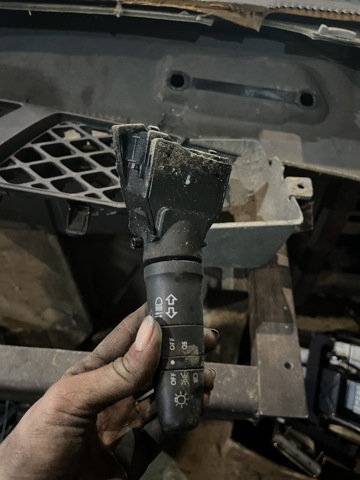 Перемикач підрульовий, лівий 255408H701 NISSAN