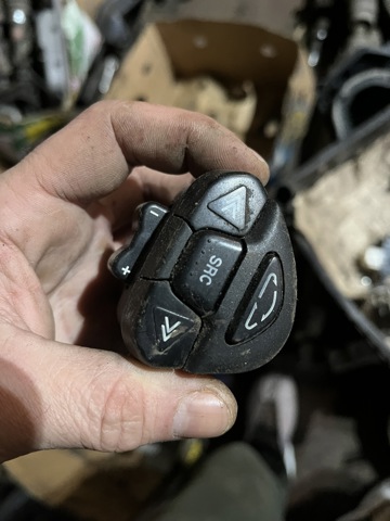 Блок кнопкових перемикачів кермового колеса 255529F500 NISSAN