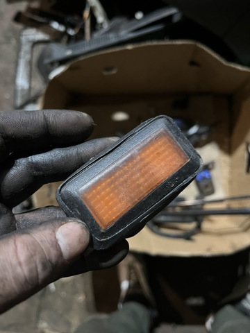 Поворітель повороту на крилі 261608H300 NISSAN