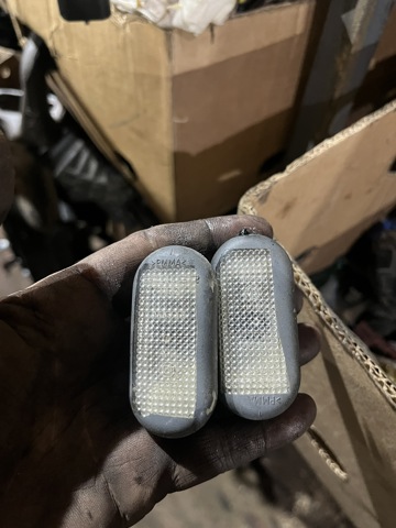 Повторювач повороту в крило 26160AX001 NISSAN