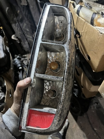 Задній правий стоп 26550EB383 NISSAN