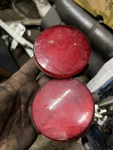 Катафот (відбивач) заднього бампера 26560EQ000 NISSAN