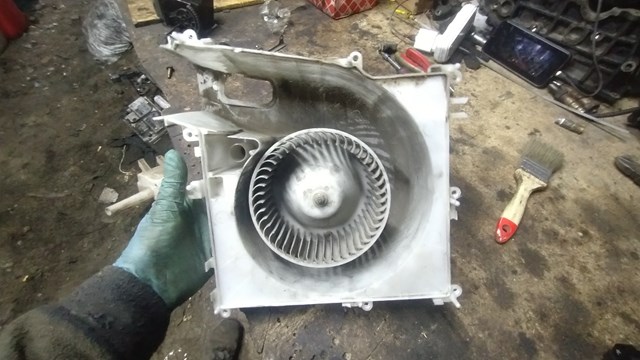 Двигун вентилятора пічки (обігрівача салону) 272259H600