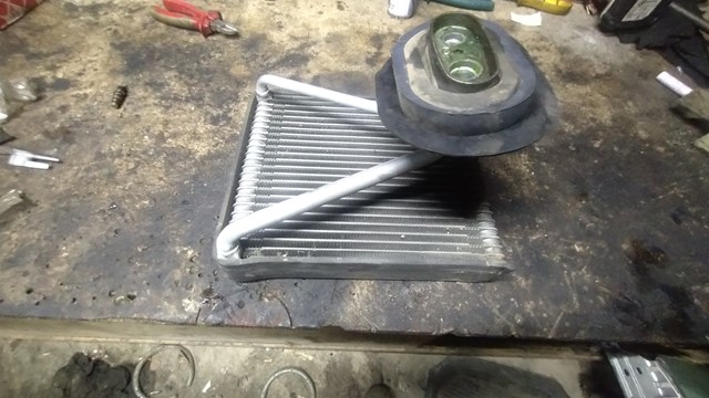 Випарник 272808H600 NISSAN