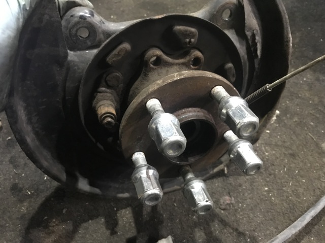 Колеса і маточини 28373FG000 SUBARU
