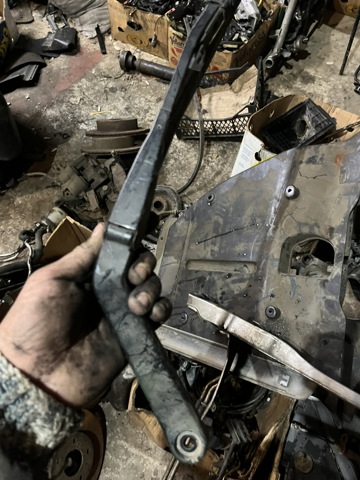 Важіль-поводок двірника заднього скла 287818H310 NISSAN