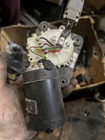 Двигун склоочисника лобового скла (трапеції) 288100F000 NISSAN