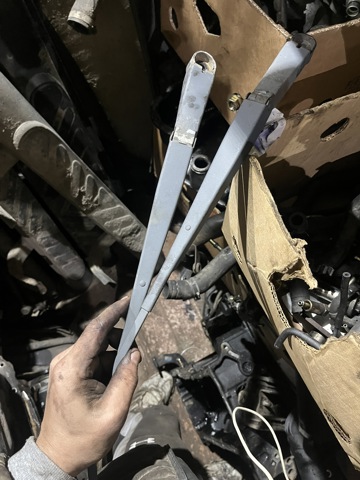 Важіль двірника 28886EB300 NISSAN