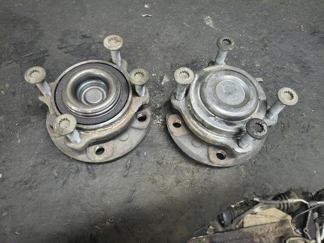 Маточина переднього колеса 31206850158 BMW