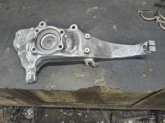 Вісь передня і поворотні кулаки 31216775768 BMW
