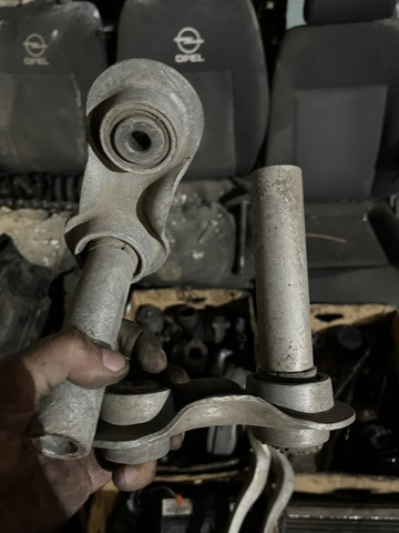 Балансир задній нижній 33326770749 BMW