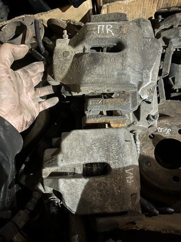 Супорт гальмівний, передній, лівий 34116773131 BMW