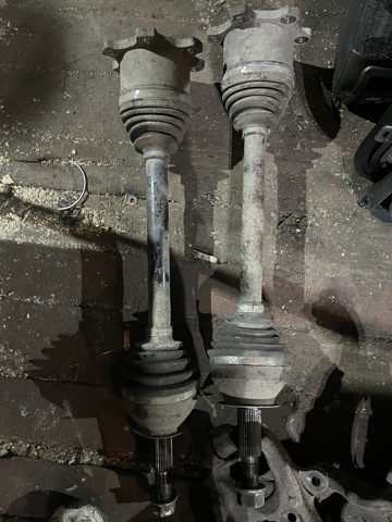 Напіввісь задня 39600EB310 NISSAN
