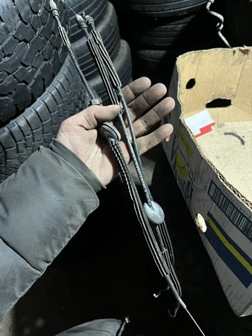 Трос відкривання дверей передніх лівих 3B0837085A VAG
