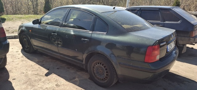 Стукло багажника, праве 3B5845298JB41 VAG