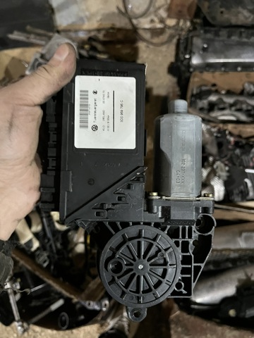 Мотор склопідйомника дверей задніх, лівих 3D0959795C VAG